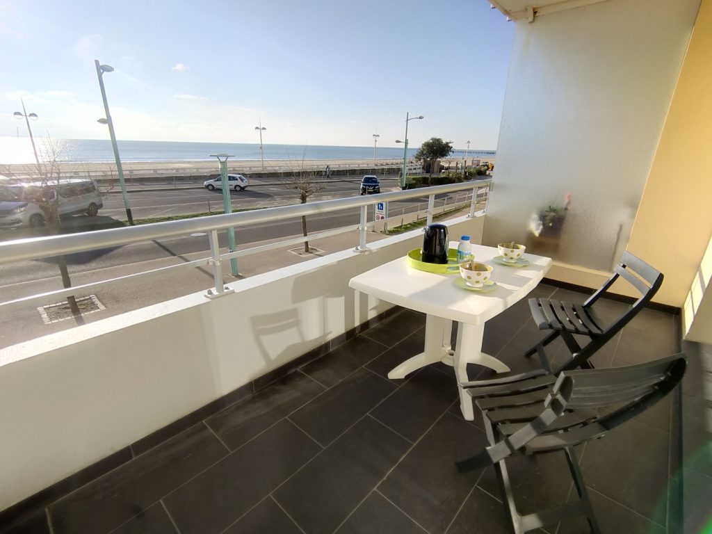 BEL APPARTEMENT FACE MER A COTE DES ANIMATIONS 2 CHAMBRES BELLE TERRASSE